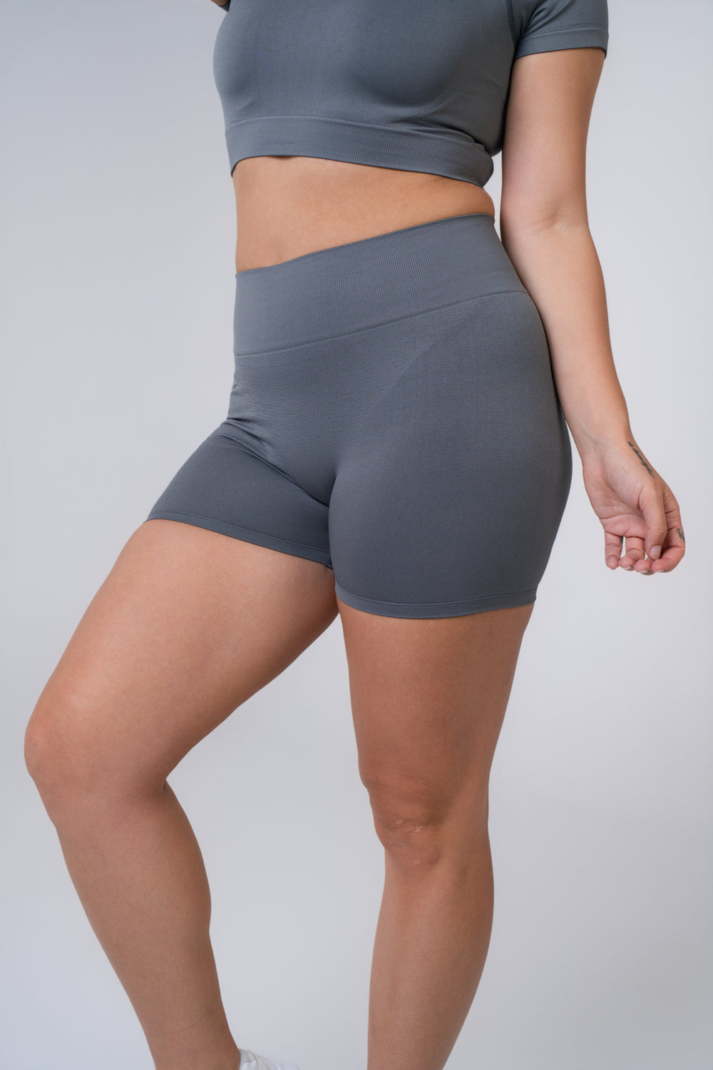 Sylva Snap 4.5 in - Poppy Seed Grey